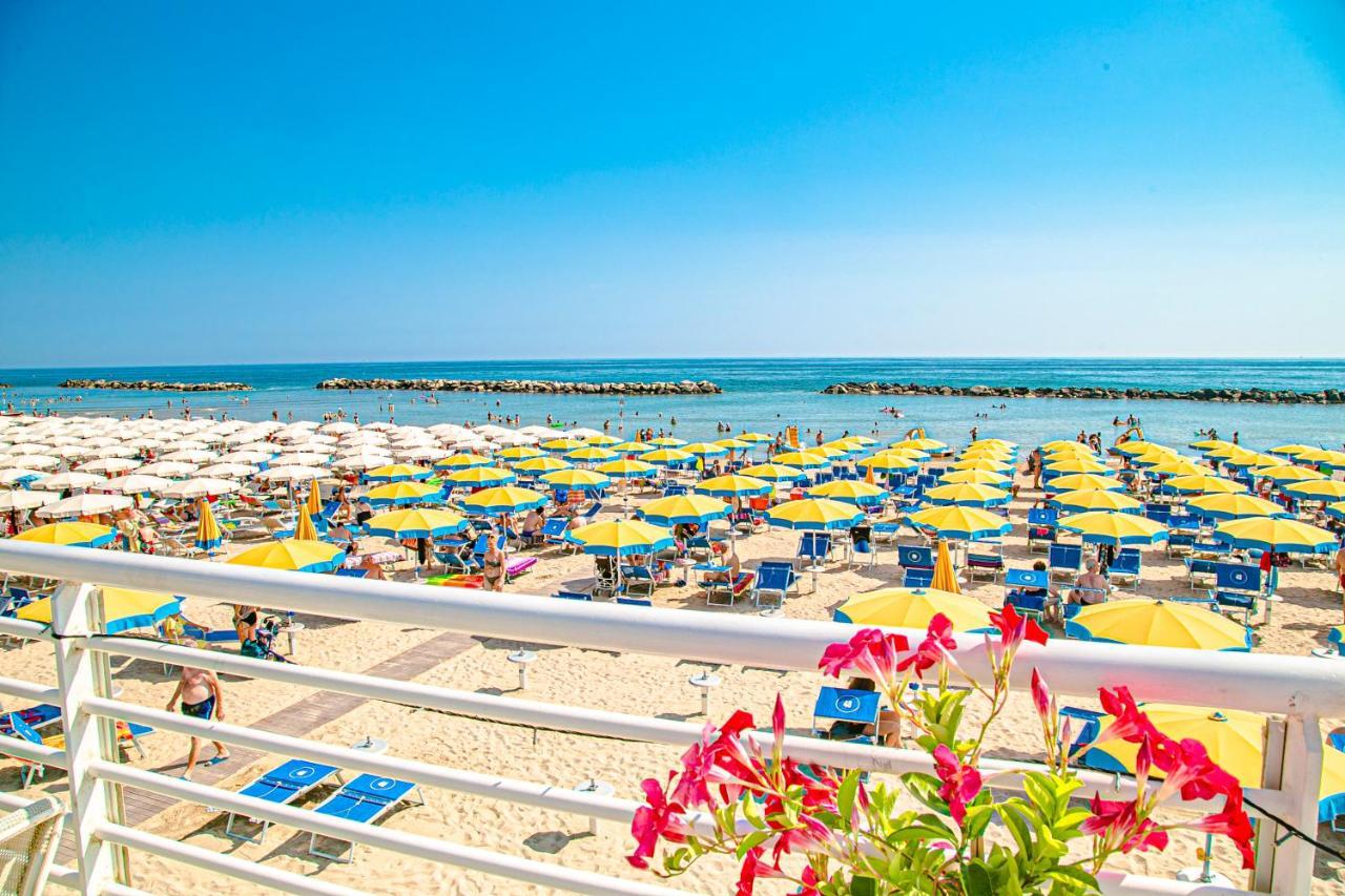 Hotel Ambasciatori Bellaria-Igea Marina Esterno foto