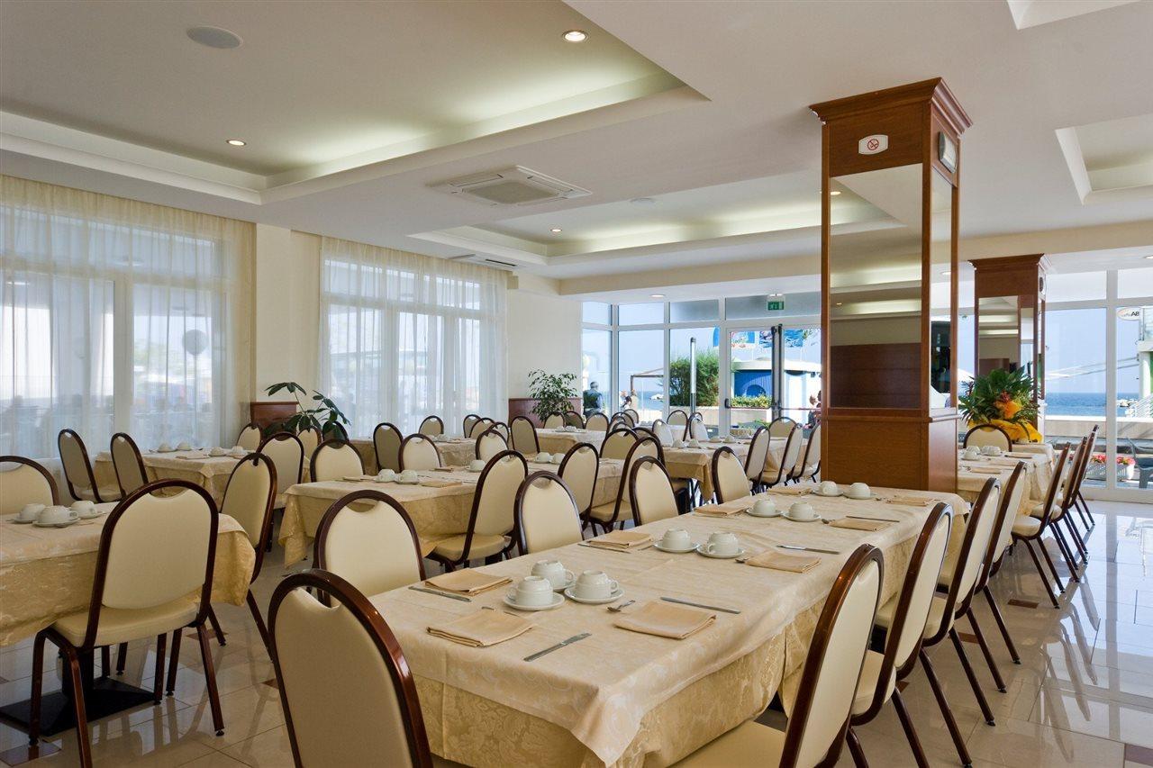 Hotel Ambasciatori Bellaria-Igea Marina Esterno foto