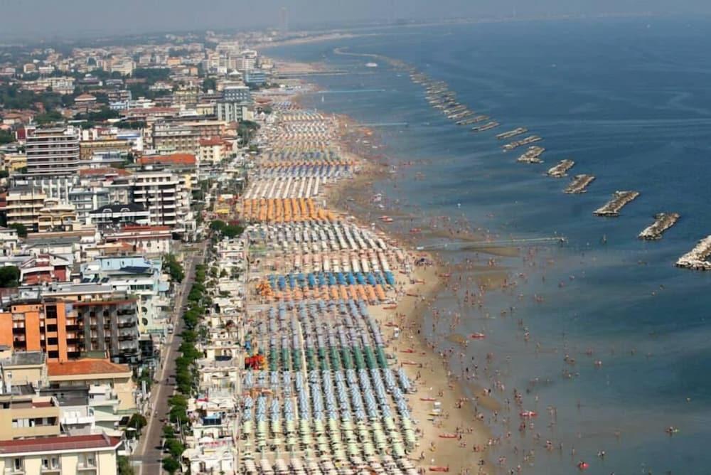Hotel Ambasciatori Bellaria-Igea Marina Esterno foto