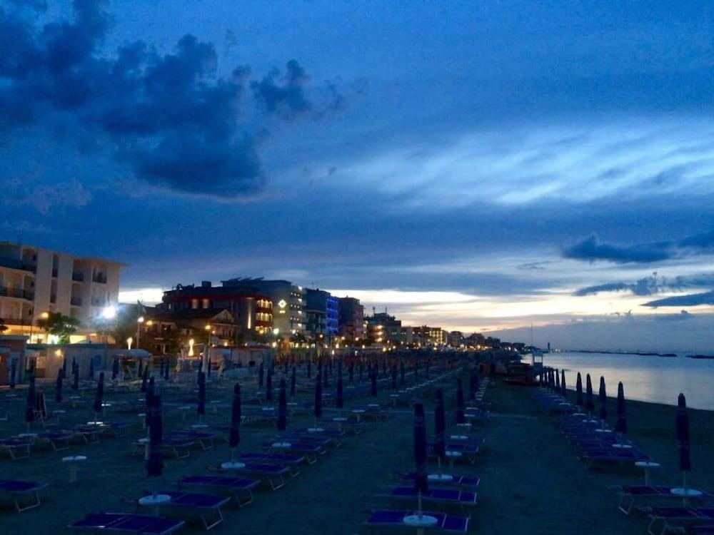 Hotel Ambasciatori Bellaria-Igea Marina Esterno foto
